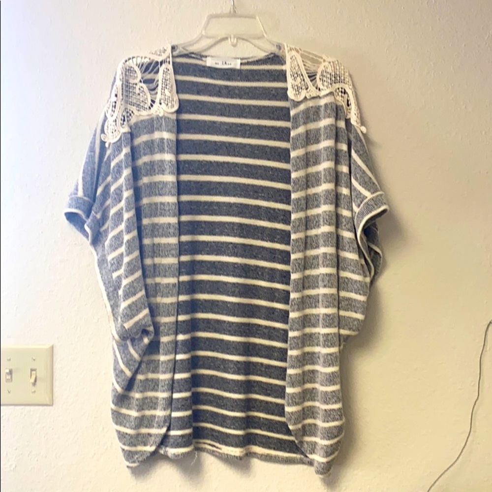 Shortsleeved Striped Kimono w Lace Detail